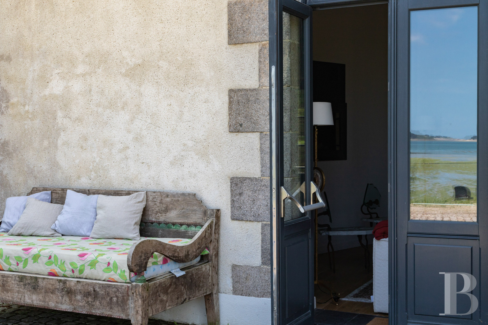 A set of two manor houses overlooks the Bay of Morlaix in Carantec on the north coast of Finistère - photo  n°8
